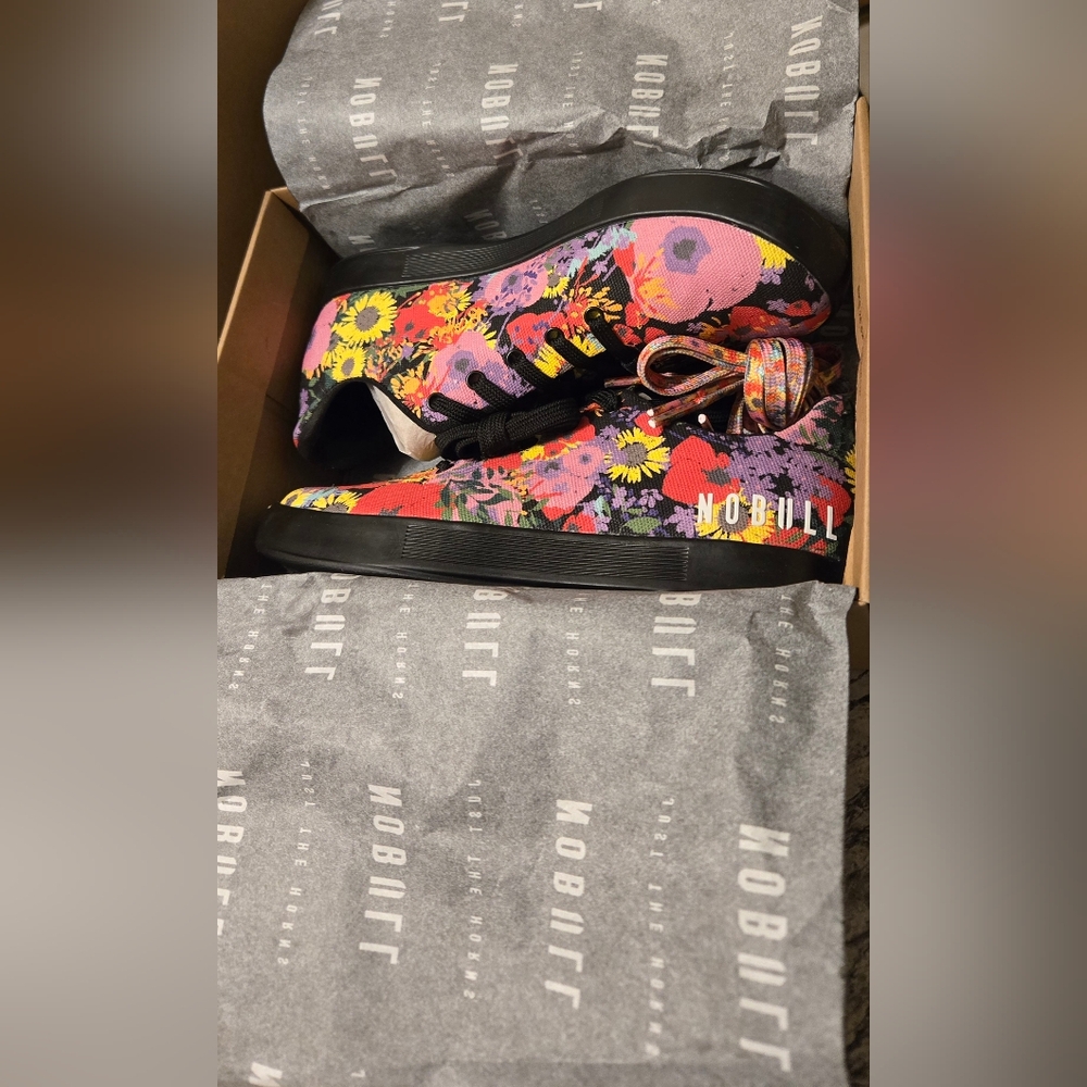 NOBULL Women's Canvas Trainers Size 7